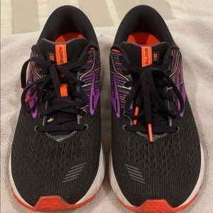 Brooks Adrenaline GTS 19- pre loved